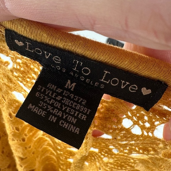 Love to love juniors sweater size M mustard, crochet flowy sleeves boho - Picture 9 of 11